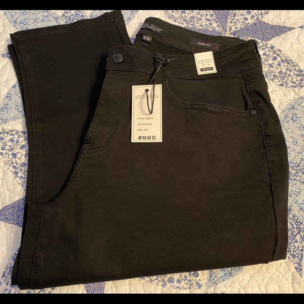 Judy Blue Black Capris - NWT